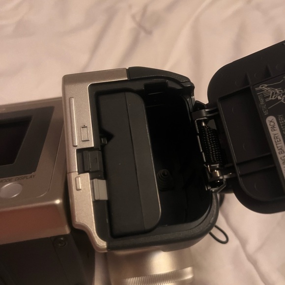 SHARP VIEWCAM CAMERA CAMCORDER VINTAGE!!! VL-E680 - Picture 11 of 16